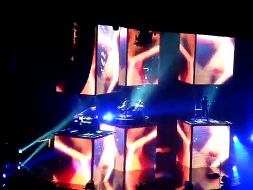 Muse - Feeling Good, Hallenstadion, Zurich, Switzerland  11/18/2009