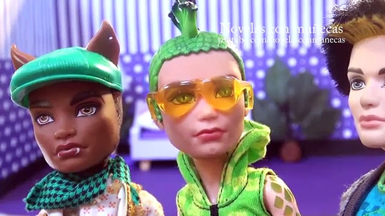 El hechizo de la luna llena parte 2 con muñecas y juguetes de Monster High