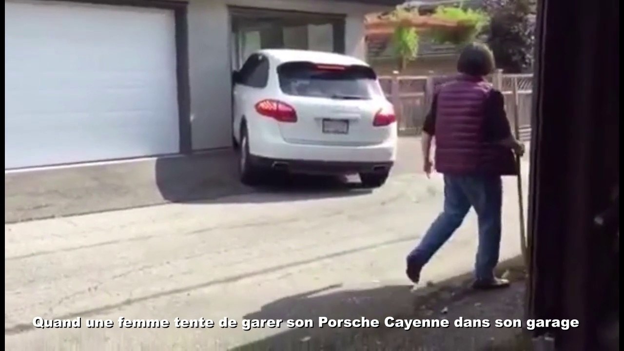Ce papa laisse son fils garer le Porsche Cayenne et va le regretter...