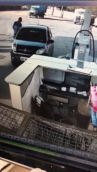 Vereador foge para não pagar 100 reais de combustível