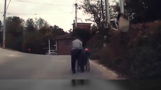 [좋은뉴스] 경찰관과 지체장애인의 '아름다운 동행' / YTN