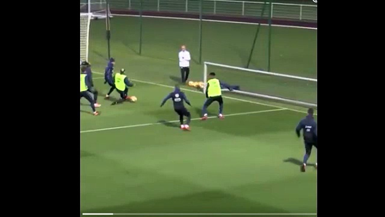 Lacazette parodie Mbappé