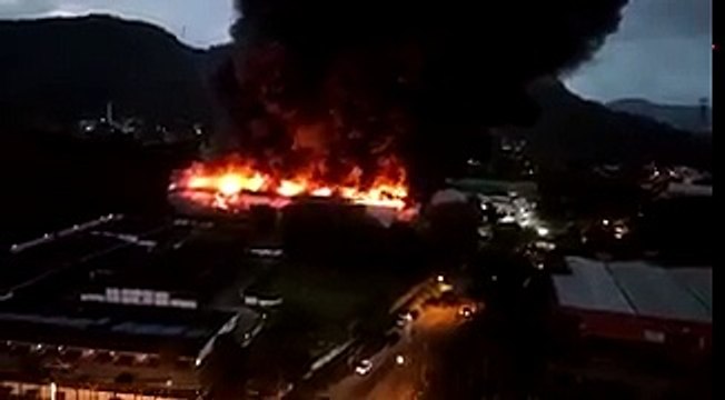 Incêndio destrói galpão dos Estúdios Globo no Projac