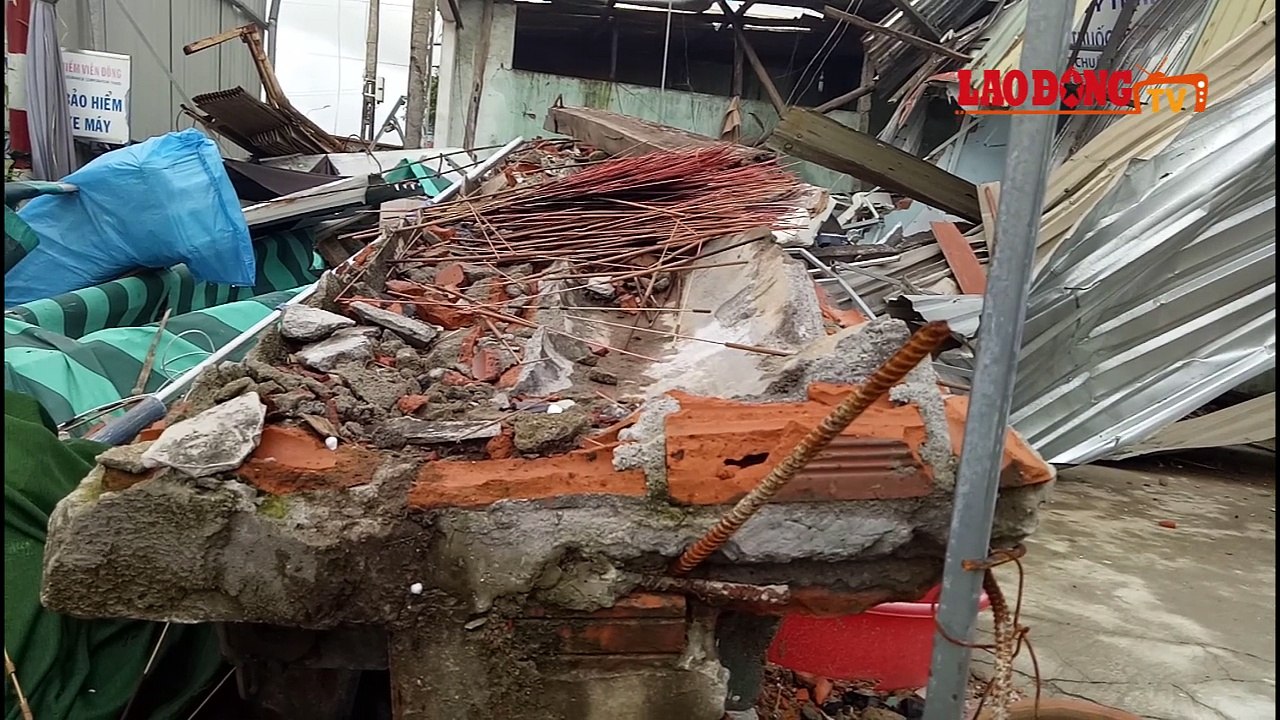 Clip người dân bức xúc khi đơn vị làm sập nhà dân chưa chịu bồi thường thiệt hại.