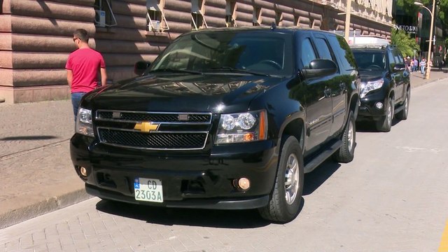 DONALD LU VIJON LOBIMIN PER MIRATIMIN E LIGJEVE PER REFORMEN NE DREJTESI, TAKOHET ME ILIR METEN LAJM