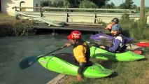 La section freestyle de l'ESEI Canoë-Kayak à l'entraînement