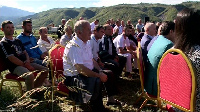 KRYEMINISTRI EDI RAMA TAKIM ME FERMERET NE MASHAN TE GRAMSHIT,“FSHAT ESHTE ALEAT I QEVERISE” LAJM