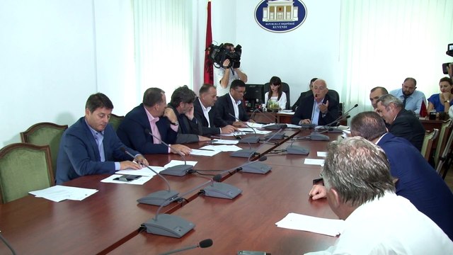 VOTOHEN NDRYSHIMET NE LIGJIN PER KAMERAT E SIGURISE,PD BRAKTIS MBLEDHJEN E KOMISIONIT TE SIGURISE LA