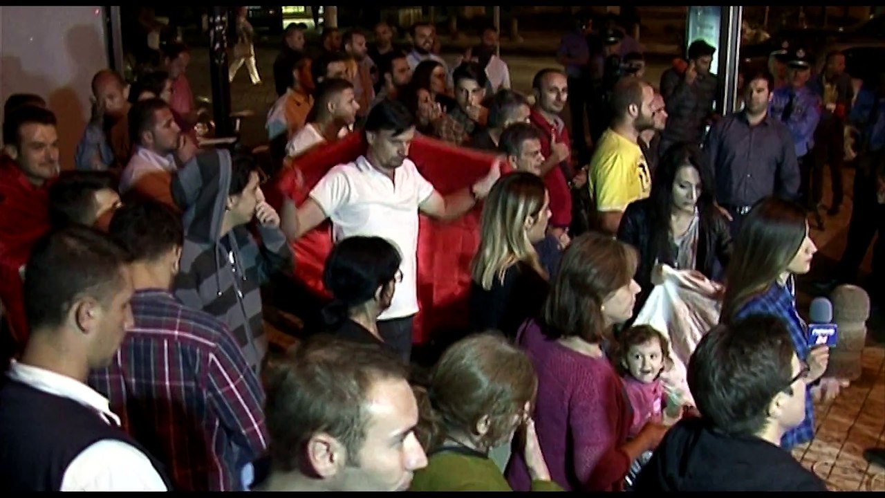 SHOQERIA CIVILE PROTESTON NDAJ “PLEHRAVE”,PREMTOJNE SE DO TE KERKOJNE REFERENDUM PER LIGJIN LAJM