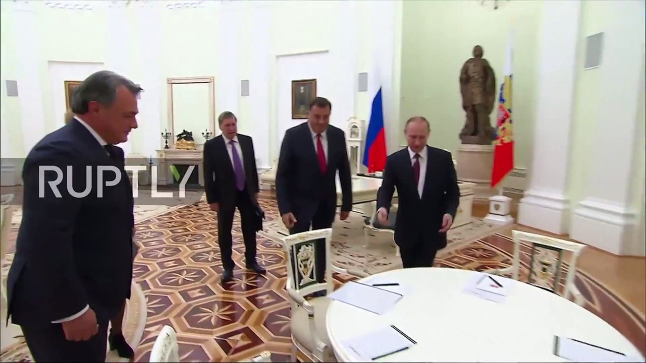 PRESIDENTI RUS VLADIMIR PUTIN TAKON LIDERIN E SERBEVE TE BOSNJES MILORAD DODIK I JEP MBESHTETJE LAJM