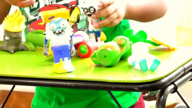 Huevos sorpresa Plantas vs Zombies - Juguetes y muñecos reales de zombies en español