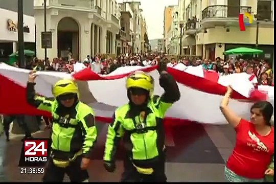 Presentan la camiseta más grande de la historia del fútbol peruano