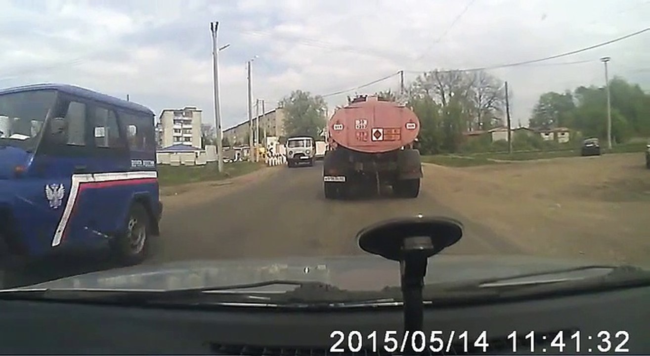 Fail Tanker Driver Jumps Out and Forgets To Put It In Park