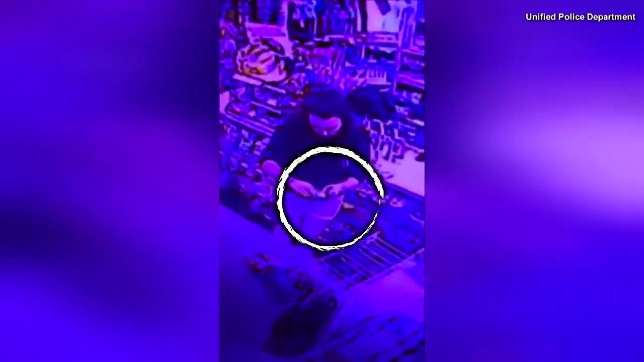 Video Shows Woman Stealing From Wallet of Man Who Was Having a Seizure - Cops-6EXS1ehaeg4