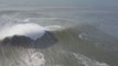Les plus grandes vagues du monde filmées par un Drone à Nazaré au Portugal !