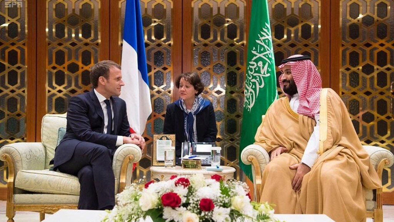 ماكرون في زيارة مفاجئة للسعودية وملف لبنان يتصدر اللقاء