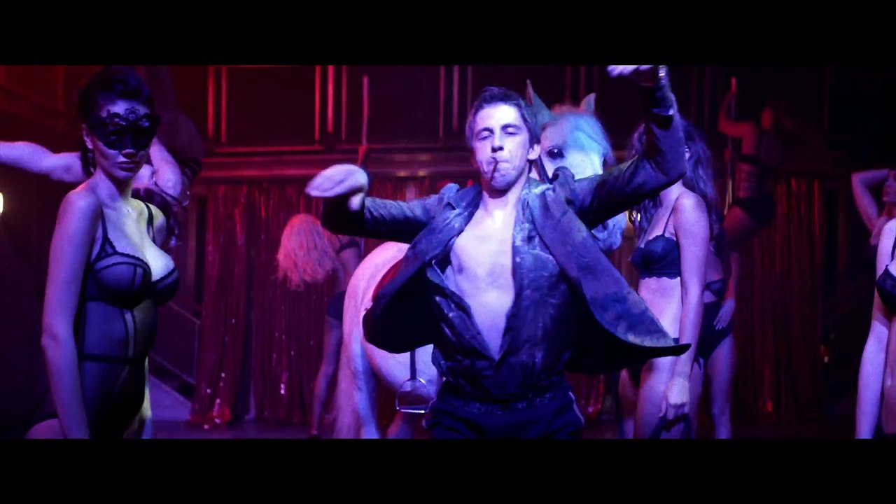 клип группы вояж. паль в клипе ленинград. александр паль ленинград. паль актер вояж. группа ленинград вояж.