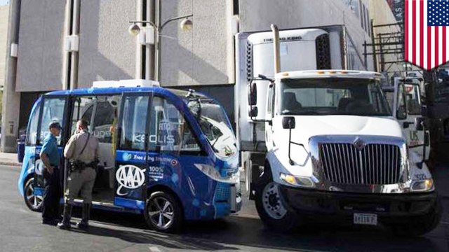 Self-driving bus launches in Vegas, crashes two hours later - TomoNews