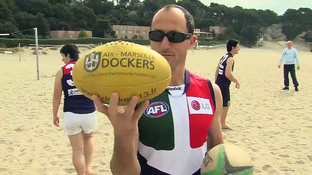 Séance de footy matinale à la plage de La Couronne