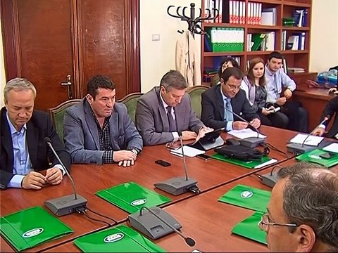 DEBATE PER LIGJIN E LI TE TURIZMIT,DEMOKRATET KUNDER DHENIES SE PRONAVE PER 1 EURO LAJM