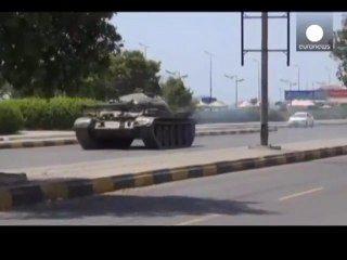 DHJETERA VIKTIMA NE KRYEQYTETIN E JEMENIT NGA SHPERTHIME KAMIKAZE NE DY XHAMI LAJM