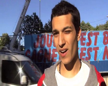 La réaction des supporters sur les banderoles déployées autour du stade