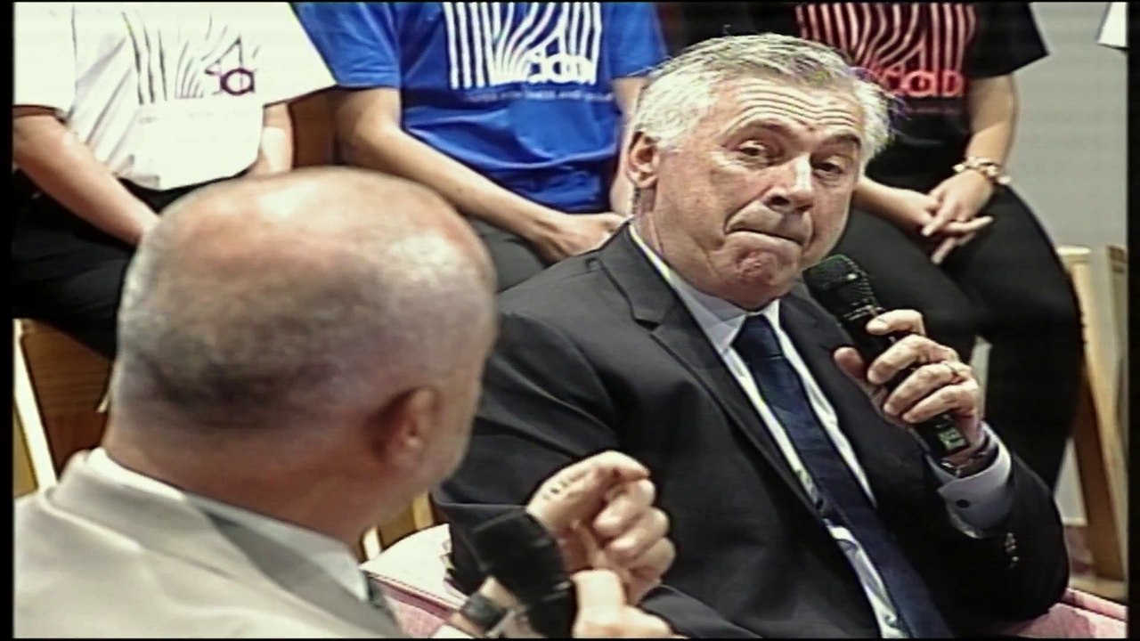 MJESHTRI ITALIAN I STOLIT CARLO ANCELOTTI I FTUAR I KRYEMINISTRIT RAMA NE TIRANE,PROMOVON LIBRIN E T