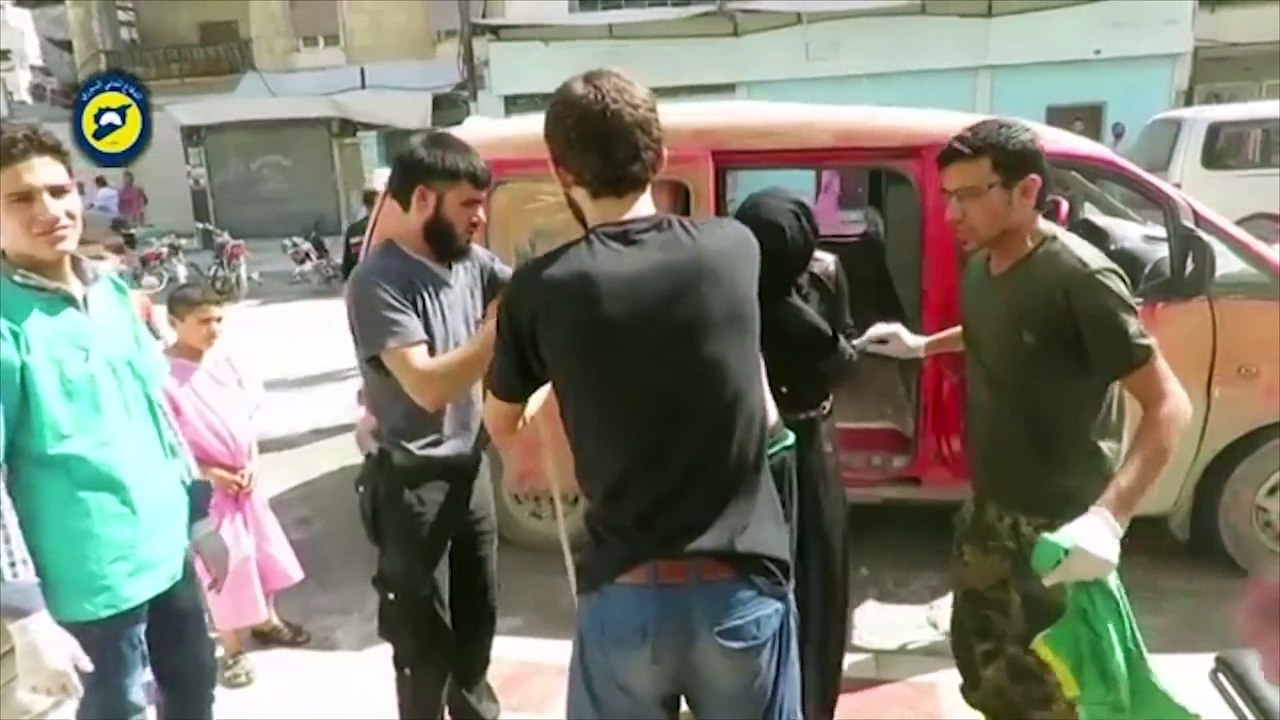 USHTRIA E BASHAR AL ASSAD NE SIRI HEDH BOMBA FUÇI ME GAZ CHLORIN NE PERIFERITE E ALEPPOS LAJM