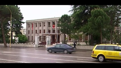 NDRYSHIMET NE KABINETIN QEVERITAR, NISHANI SHKARKON HAXHINASTON DHE EMERON SOKOL DERVISHAJN LAJM