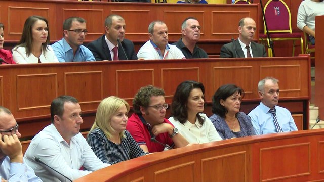 QENDRA E TIRANES VETEM PER KEMBESORET, ERION VELIAJ SHPJEGON PROJEKTIN E SHESHIT “SKENDERBEJ” LAJM