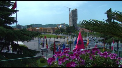 ISH KANCELARI GJERMAN SCHRODER NE TIRANE, “SHQIPERIA TE VIJOJE RRUGEN E REFORMEVE PER INTEGRIMIN” LA