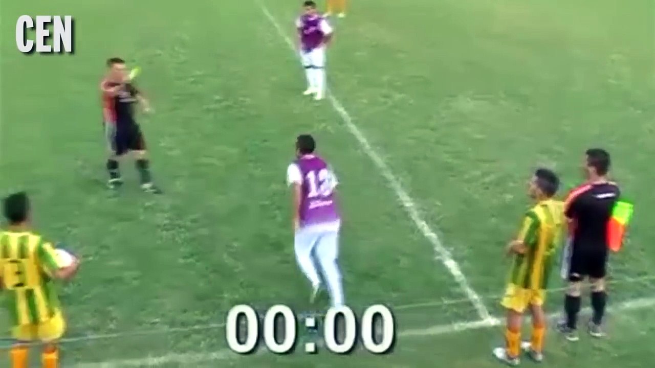 10 secondes de jeu, il prend 2 cartons jaunes et se fait expulser