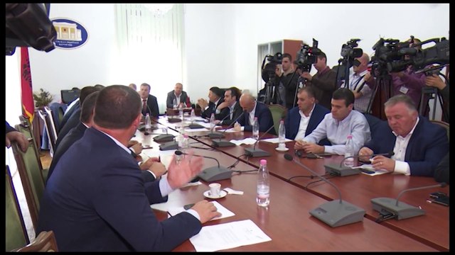 DEPUTETET E PS KERKOJNE SEANCE DEGJIMORE ME KRYEPROKURORIN LLALLA NE KOMISIONIN E SIGURISE LAJM