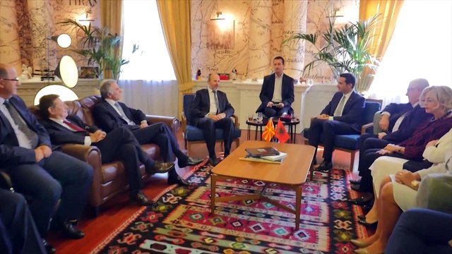 BINJAKEZIMI MES BASHKIVE TE TIRANES DHE SHKUPIT,VELIAJ DHE TRAJANOVSKI FIRMOSIN MARREVESHJEN LAJM