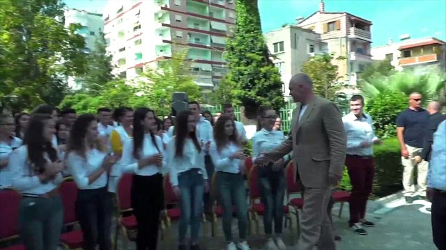 KRYEMINISTRI EDI RAMA MBRON NE FIER REFORMEN NE ARSIMIN E LARTE, TAKOHET EDHE ME FERMERET LAJM