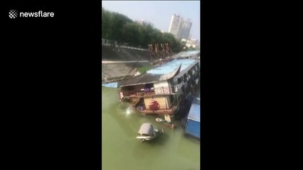 Boat restaurant sinks in river in China