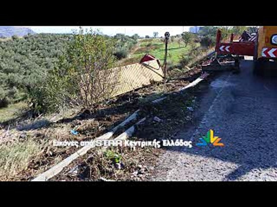 Ανατροπή νταλίκας στην παλιά Εθνική Λιβαδειάς Λ...