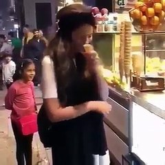 Mahira khan ice cream shop guy in turkey  ما ہرا خا ن سے ترکی کے آئس کریم وا لے  کی تفریح