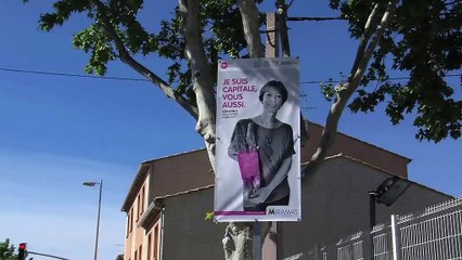 Frédéric Vigouroux, très fier de l'exposition qui habille les murs de sa ville