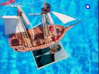 16. Κάτι τρέχει με τους δίπλα S01 E16