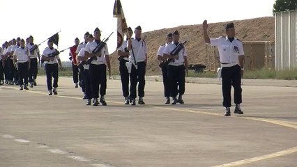 Un extrait du défilé des troupes au sol a l'issue des prises de commandement