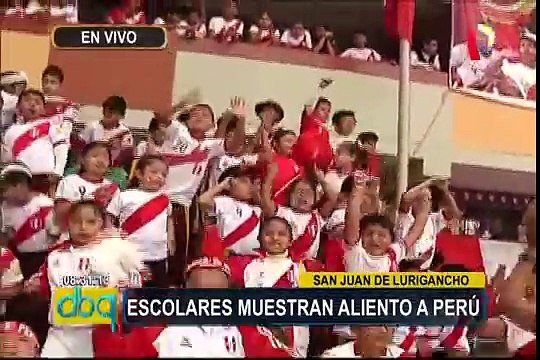 SJL: escolares y profesores alienta a la selección peruana
