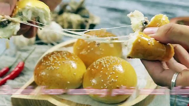 Hướng dẫn cách làm Bánh bao nướng phô mai thịt với #Feedy_ Feedy VN