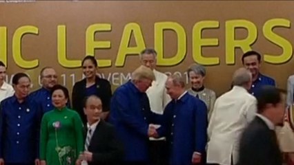 Watch Trump and Putin shake hands at Apec Summit
