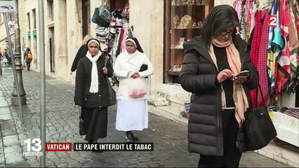 Vatican : le pape interdit le tabac