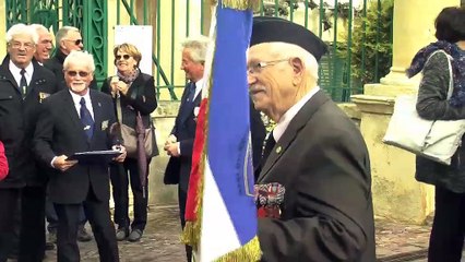 Dépôt de gerbes au cimetière Saint_Joseph