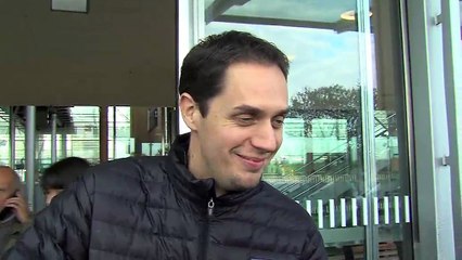 Grand Corps Malade en retard mais avec la pêche