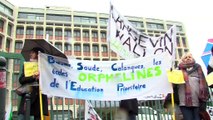 Des images de la manifestation et les réactions de parents et d'enseignants