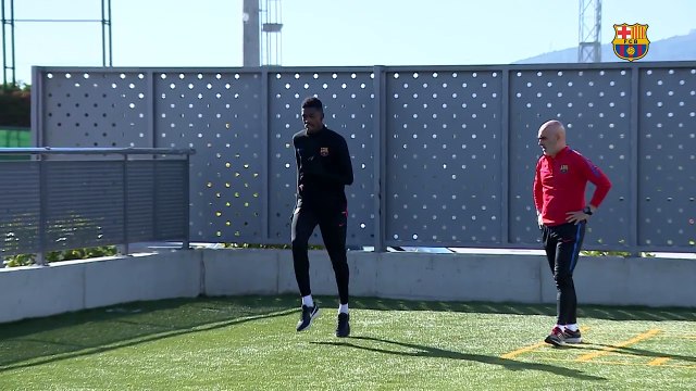 Após grave lesão, Dembelé retorna aos treinos no Barça