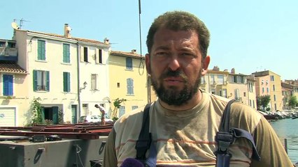 Cédric Nodin installe la charpente métallique du Festival de Martigues